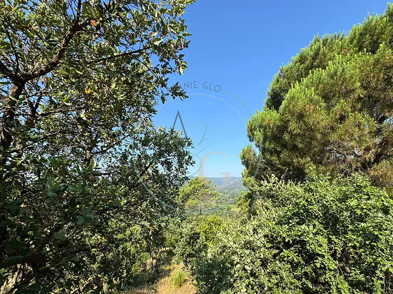 Terrain, 2 523 m²