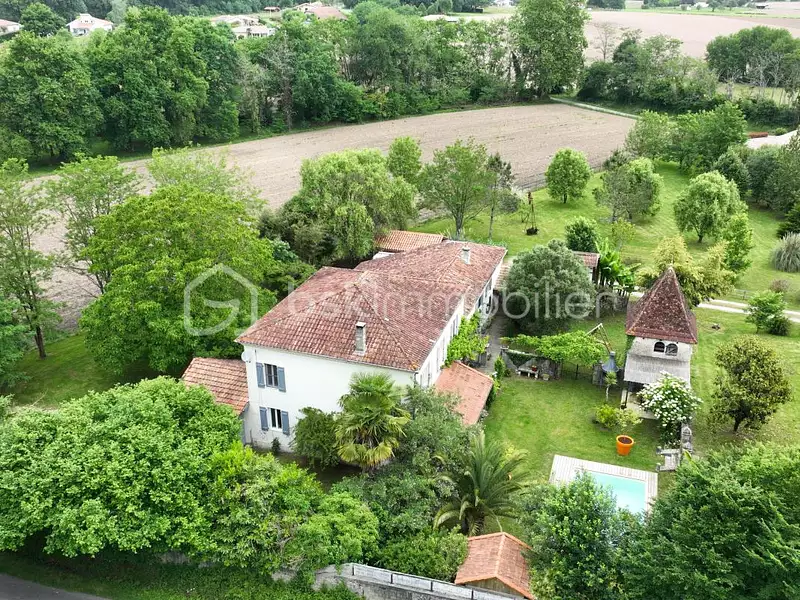 Maison, 230 m²