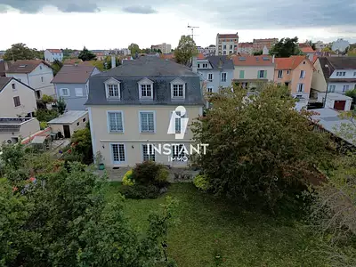 Maison, 240 m²