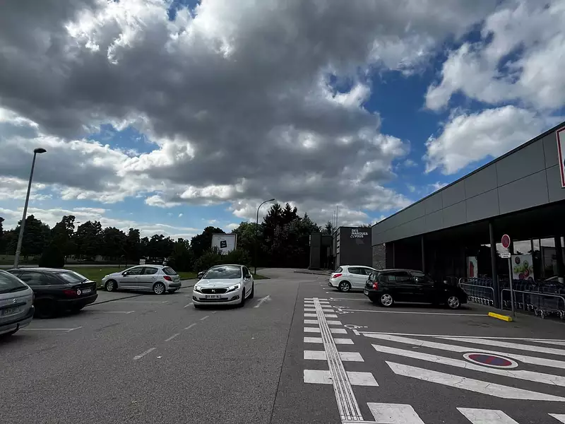 Divers, 2 400 m²