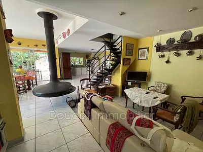 Maison, 208 m²