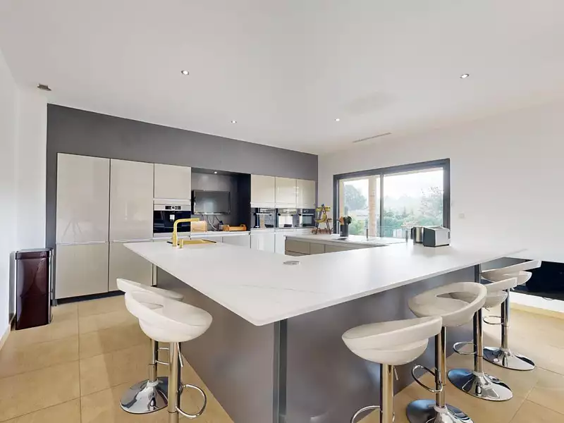 Maison, 251 m²