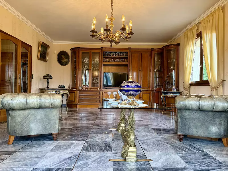 Maison, 245 m²