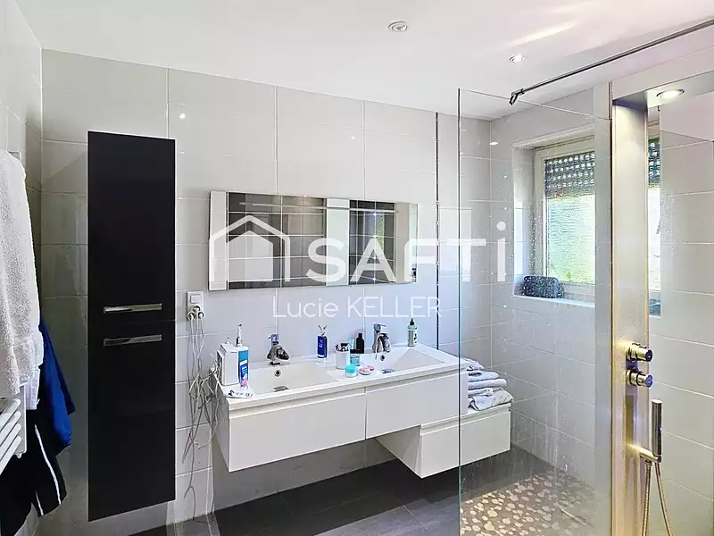 Maison, 230 m²