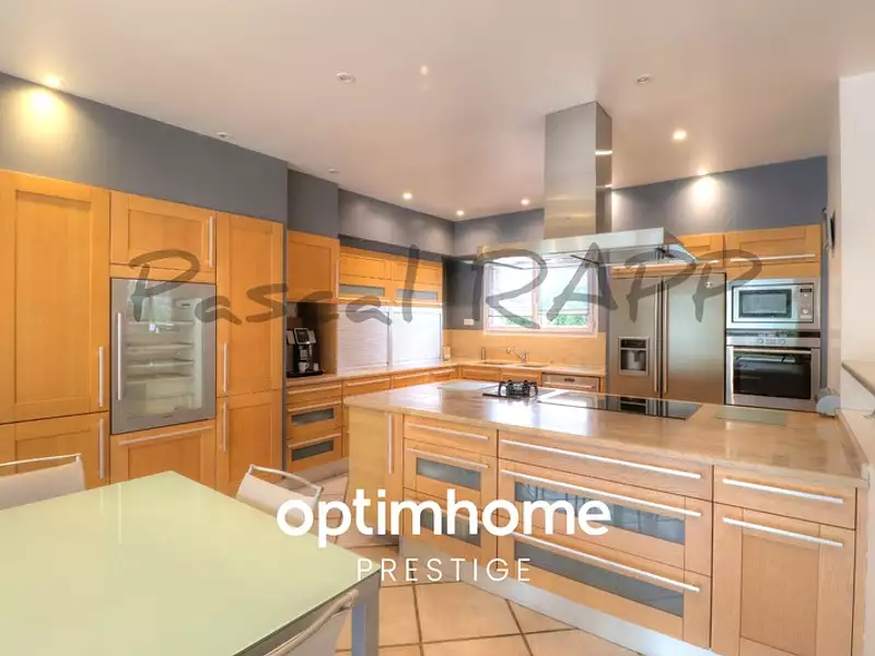 Maison, 218 m²