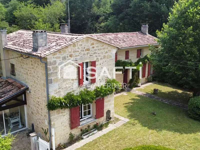 Maison, 255 m²