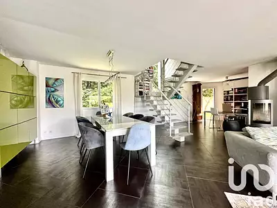 Maison, 215 m²