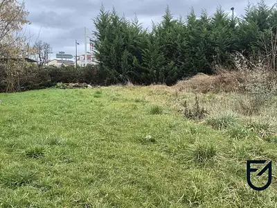 Terrain, 243 m²