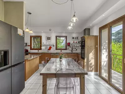 Maison, 240 m²