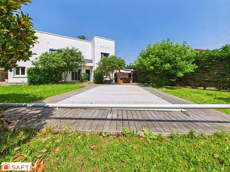 Maison, 220 m²