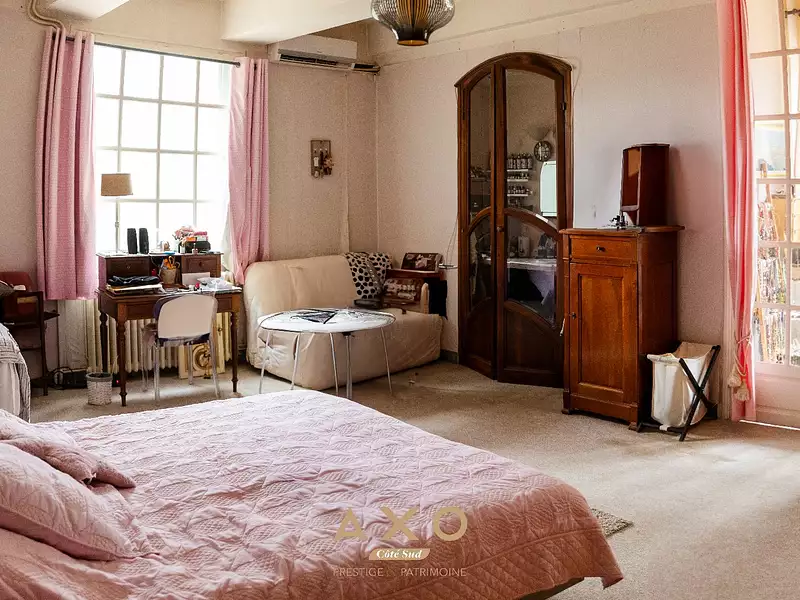 Maison, 1 020 m²