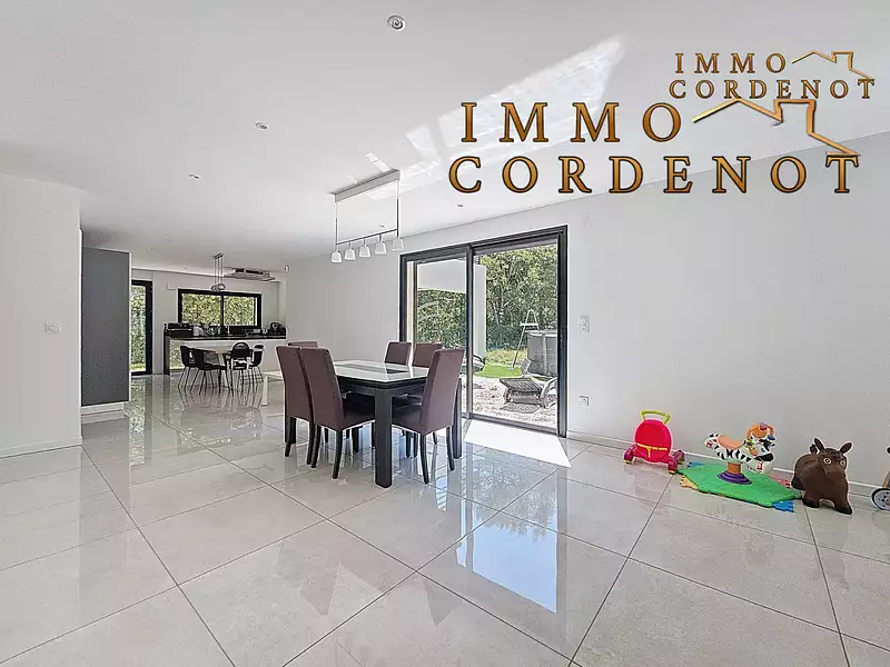 Maison, 200 m²