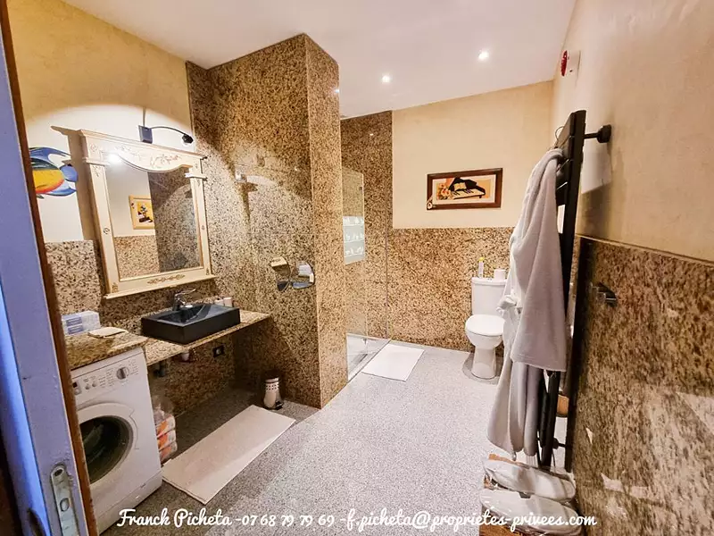 Maison, 1 000 m²