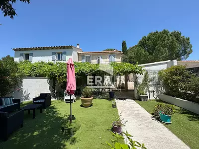 Maison, 260 m²