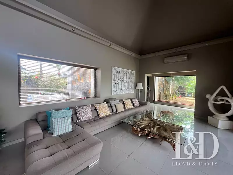 Maison, 330 m²