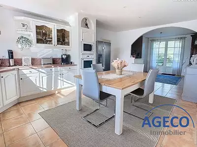 Maison, 243 m²