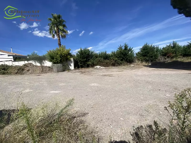 Terrain, 586 m²