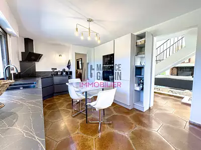 Maison, 211 m²