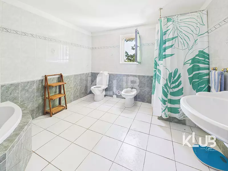 Maison, 180 m²