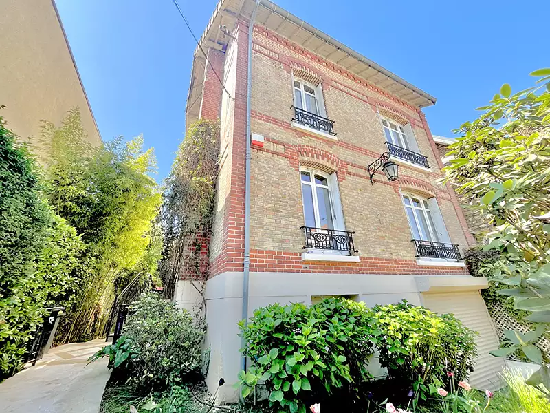 Maison, 256 m²