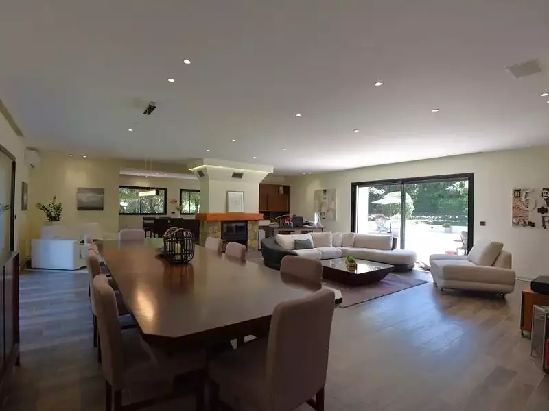Maison, 257 m²