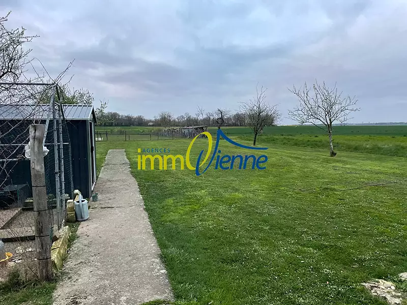 Terrain, 700 m²