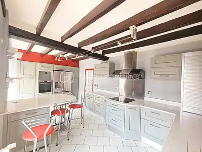 Maison, 196 m²