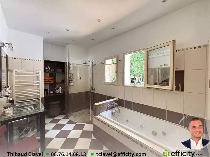 Maison, 215 m²