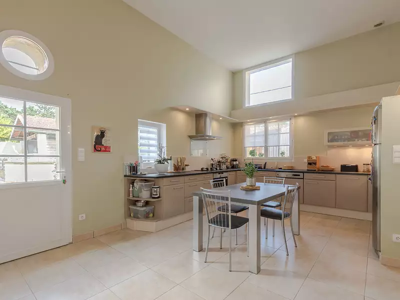 Maison, 256 m²