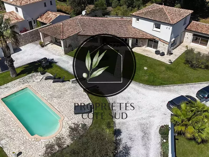 Maison, 215 m²