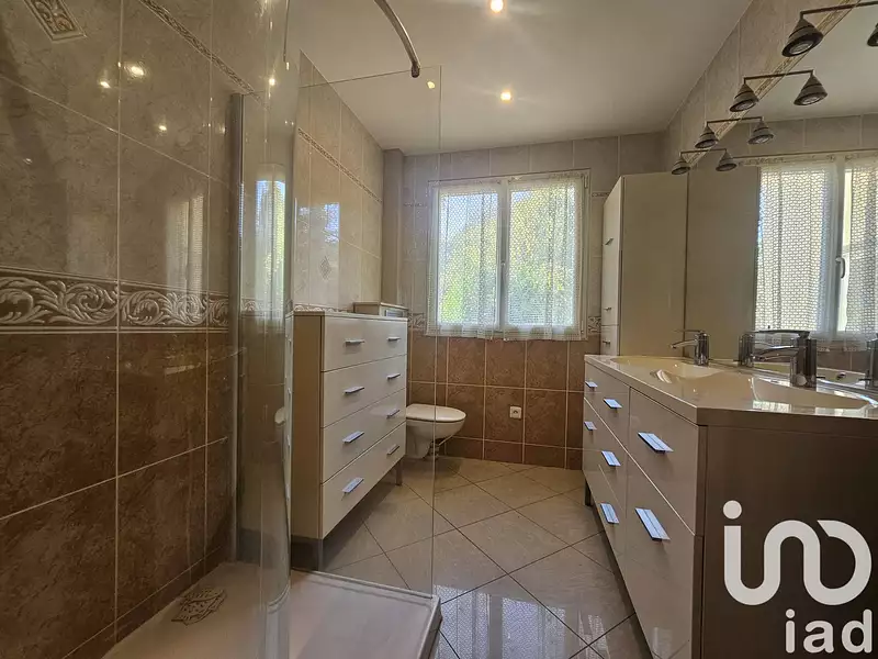 Maison, 196 m²