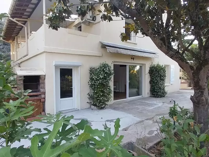 Immeuble, 218 m²