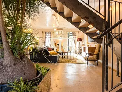 Maison, 1 046 m²