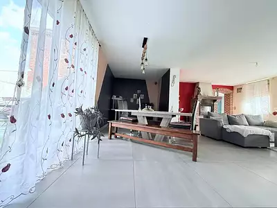 Maison, 196 m²