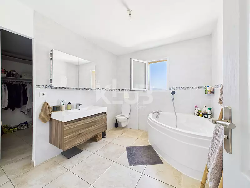 Maison, 167 m²