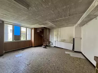 Maison, 1 023 m²
