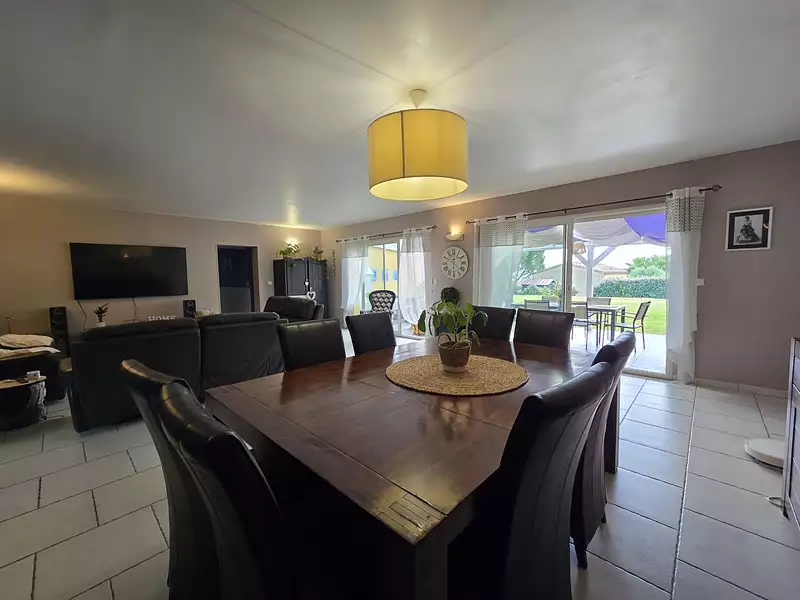 Maison, 245 m²