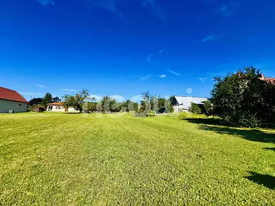 Terrain, 823 m²