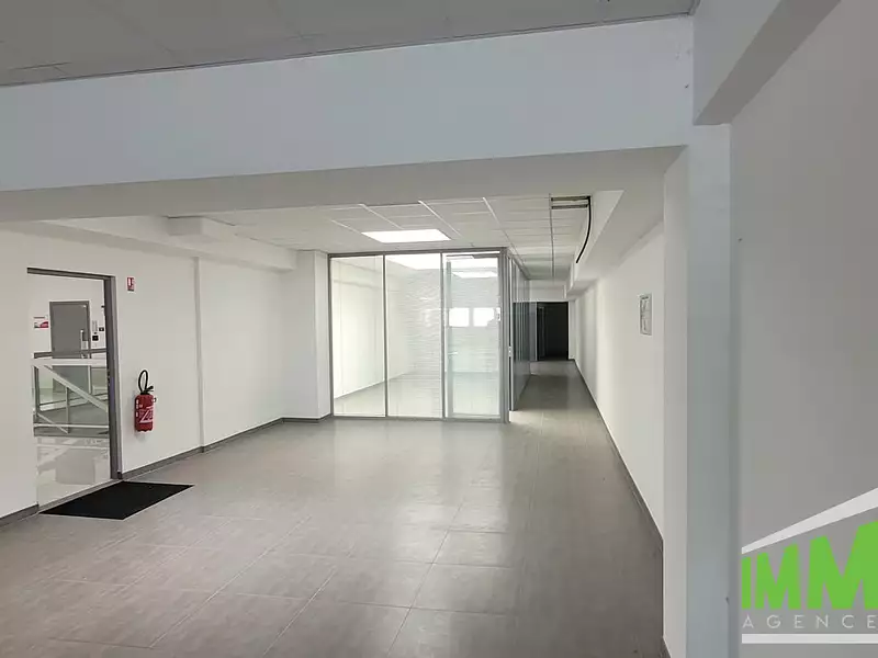 Divers, 325 m²