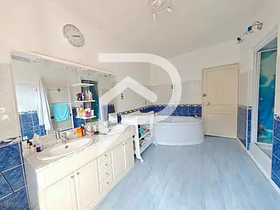 Maison, 210 m²