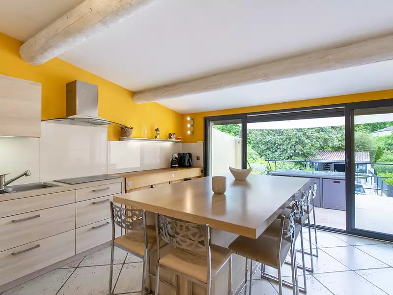 Maison, 240 m²