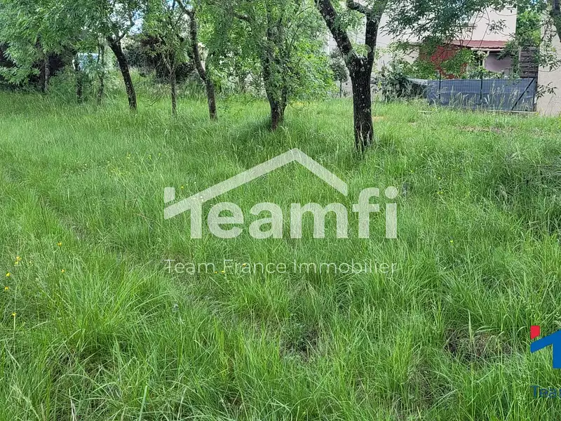 Terrain, 800 m²