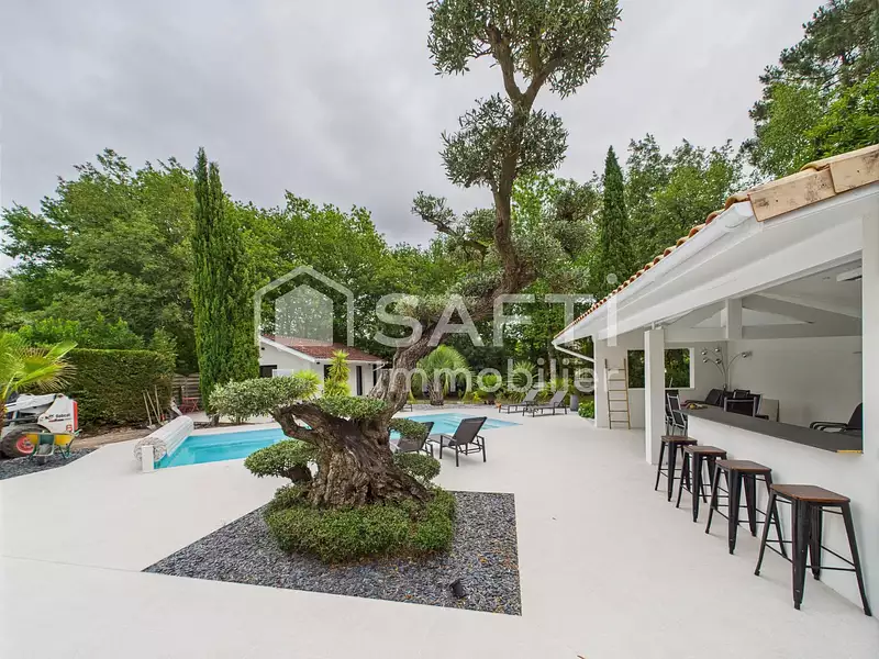 Maison, 260 m²