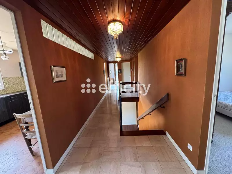 Maison, 230 m²