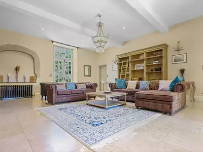 Maison, 749 m²