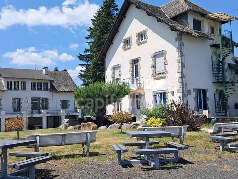 Maison, 1 100 m²