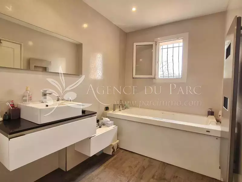 Maison, 180 m²