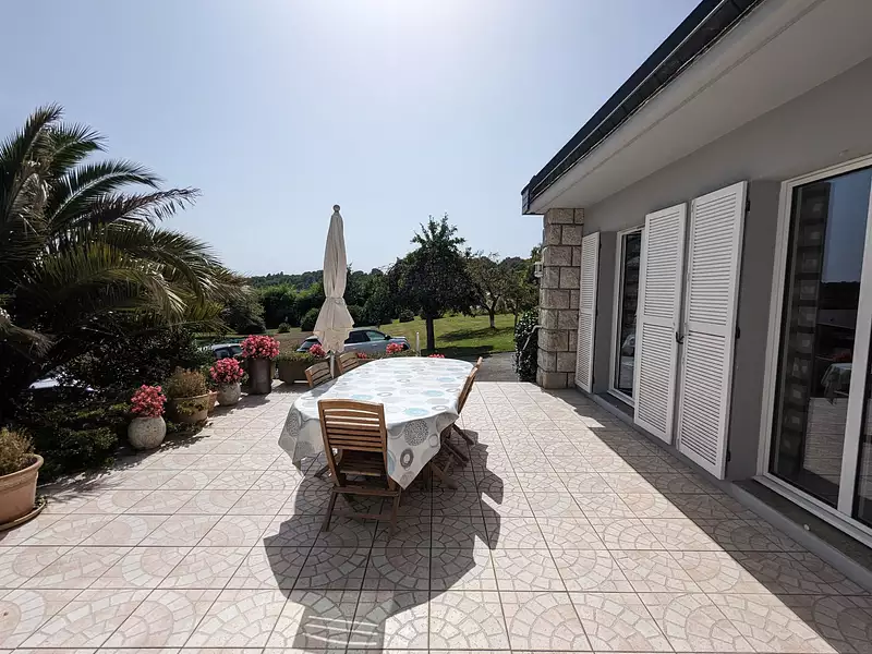 Maison, 166 m²