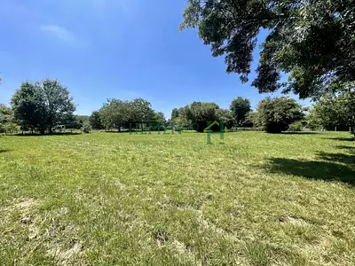 Terrain, 1 800 m²
