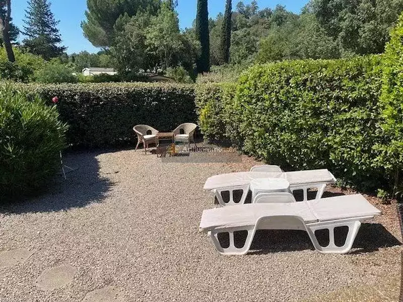 Terrain, 248 m²